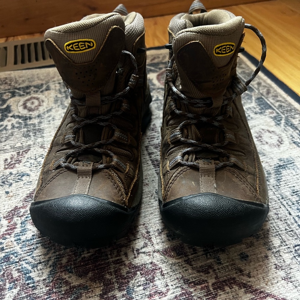 KEEN women’s Brown Outdoor Boots